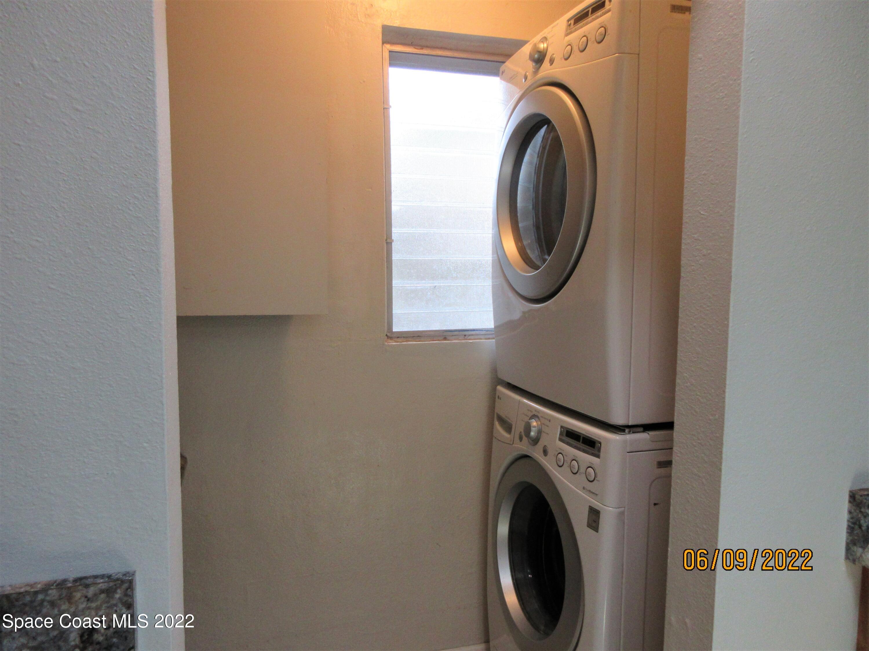 2547 Locksley Road Melbourne, FL 32935 - Photo 13 of 28 a utility room with dryer and washer