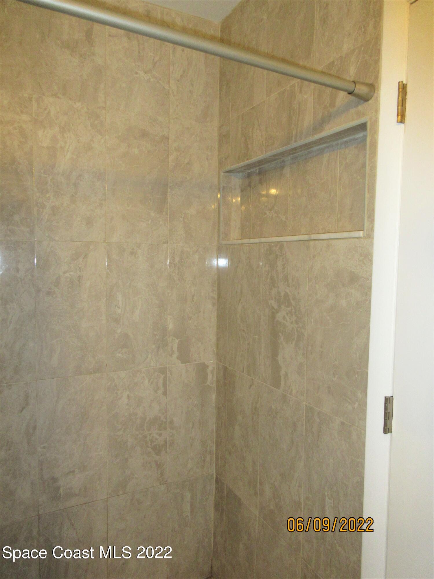 2547 Locksley Road Melbourne, FL 32935 - Photo 18 of 28 a bathroom with a shower