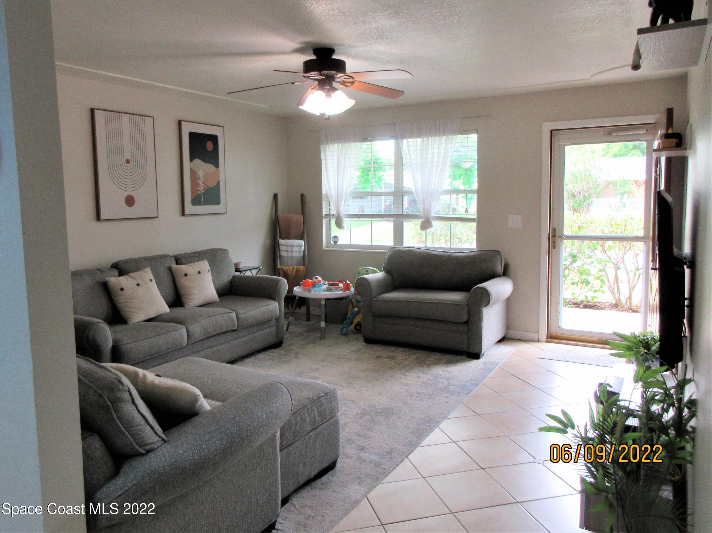 2547 Locksley Road Melbourne, FL 32935 - Photo 3 of 28 a living room with furniture and a window