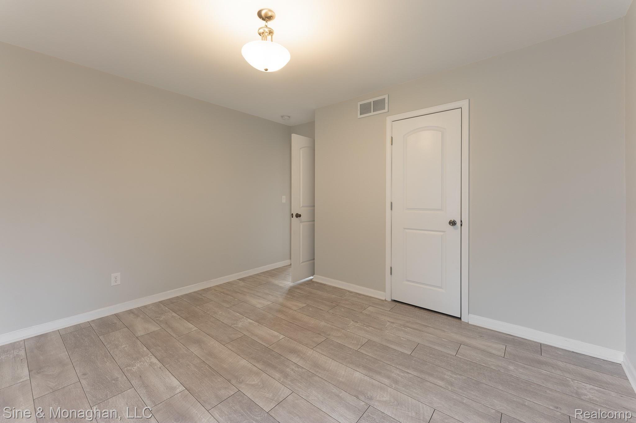16906 Stephens Road Eastpointe, MI 48021 - Photo 16 of 35 16906 Stephens-21.jpg