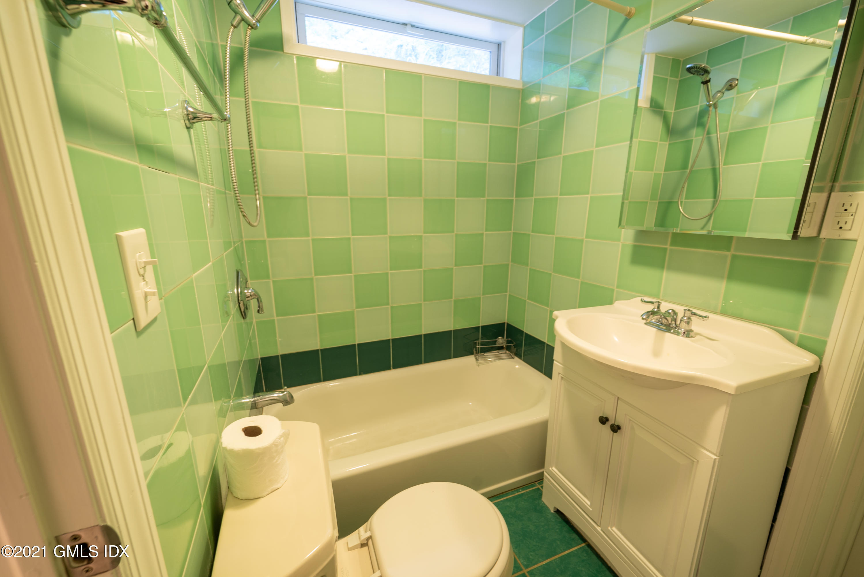 37 Amherst Road Riverside, CT 06878 - Photo 14 of 20 14A