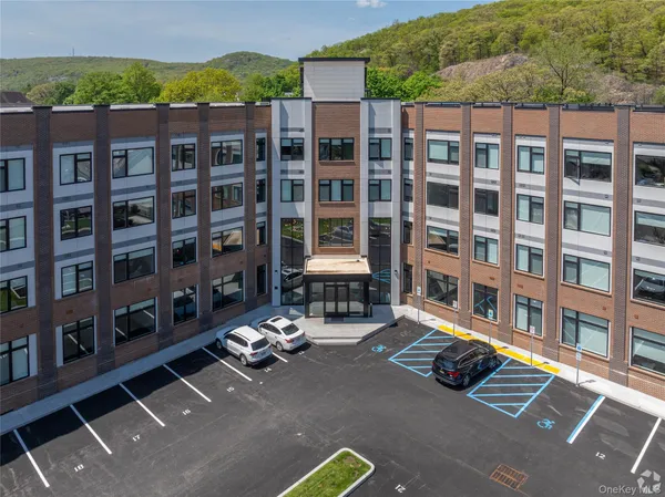 $2,700 | 15 Washington Avenue, Unit 414, Suffern, NY 10901