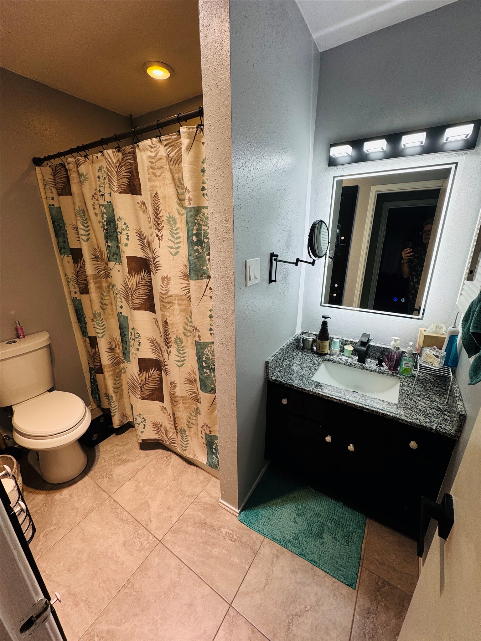 5800 Lumberdale Road, Unit 90 Houston, TX 77092 - Photo 33 of 39 Shared second bath