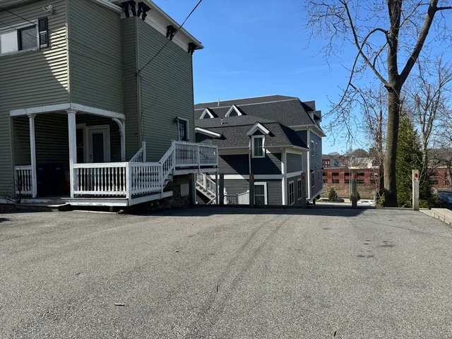 $3,200 | 76 Chestnut Street, Unit 2, Newton, MA 02465