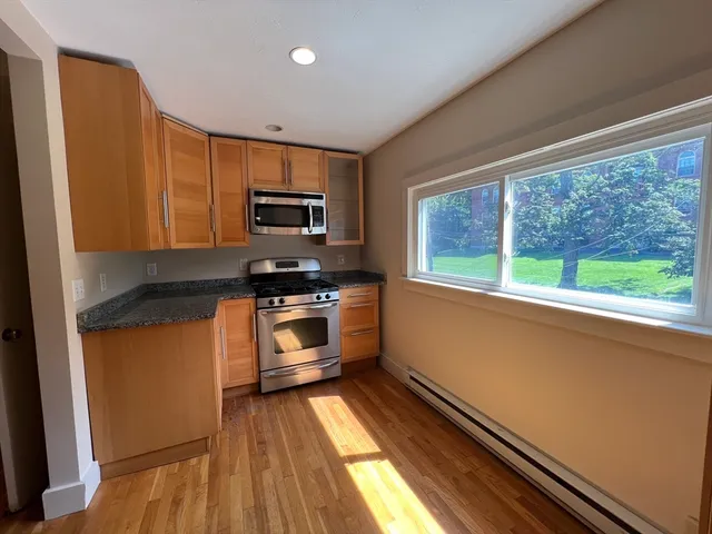 $3,200 | 76 Chestnut Street, Unit 2, Newton, MA 02465