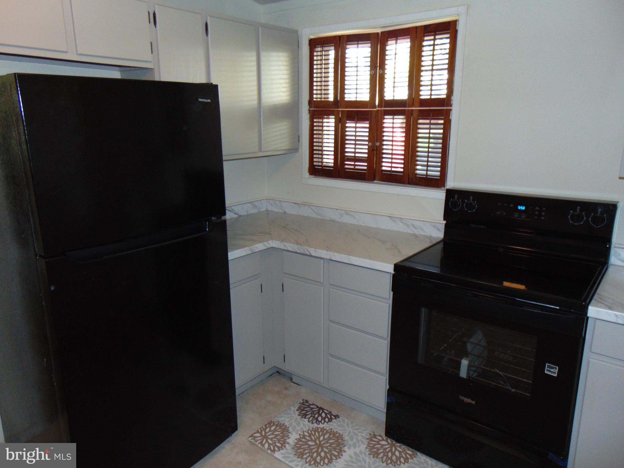 909 Oak Street Frederick, MD 21703 - Photo 13 of 34 New Countertops...