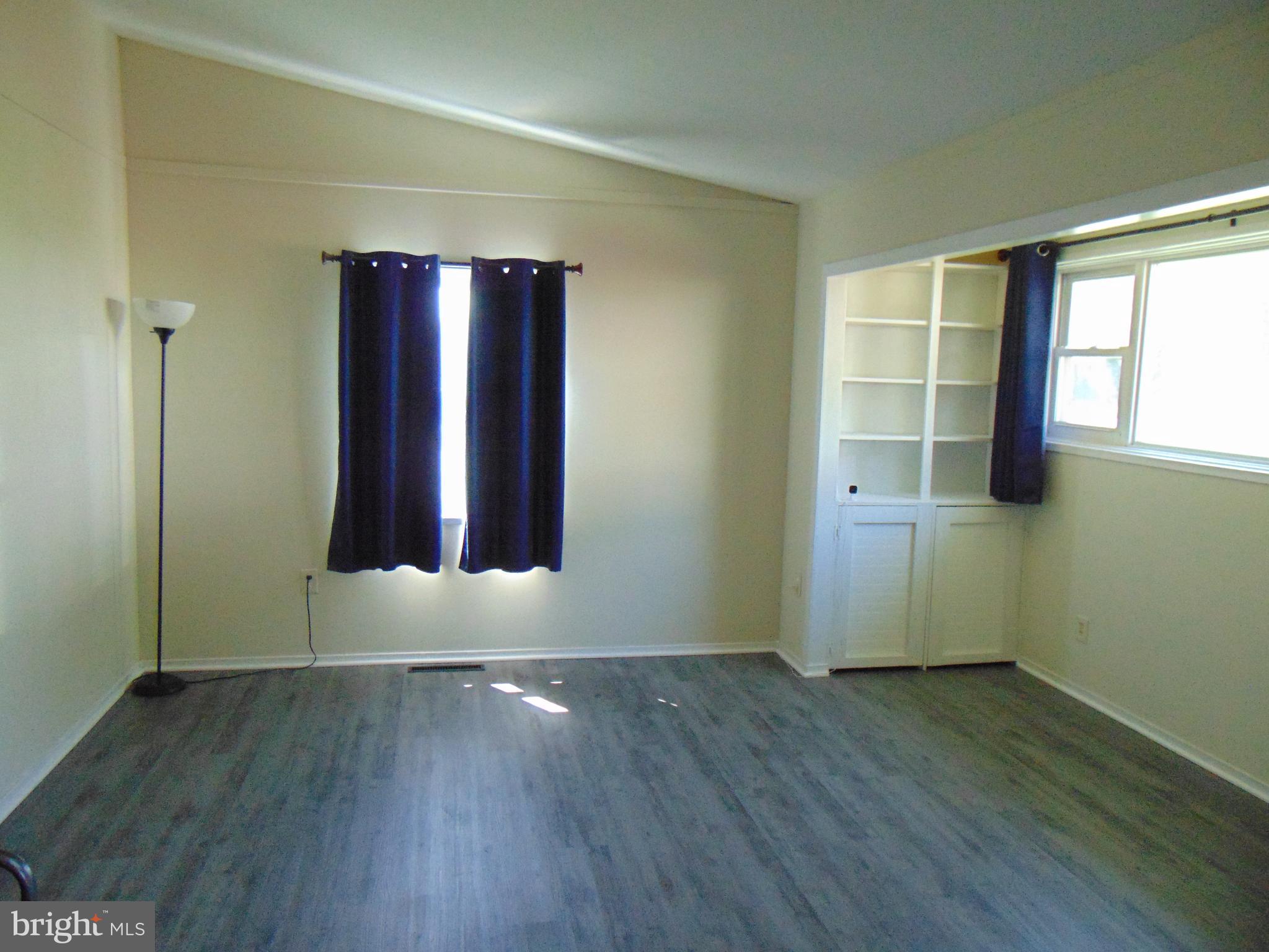 909 Oak Street Frederick, MD 21703 - Photo 20 of 34 Spacious Living Area