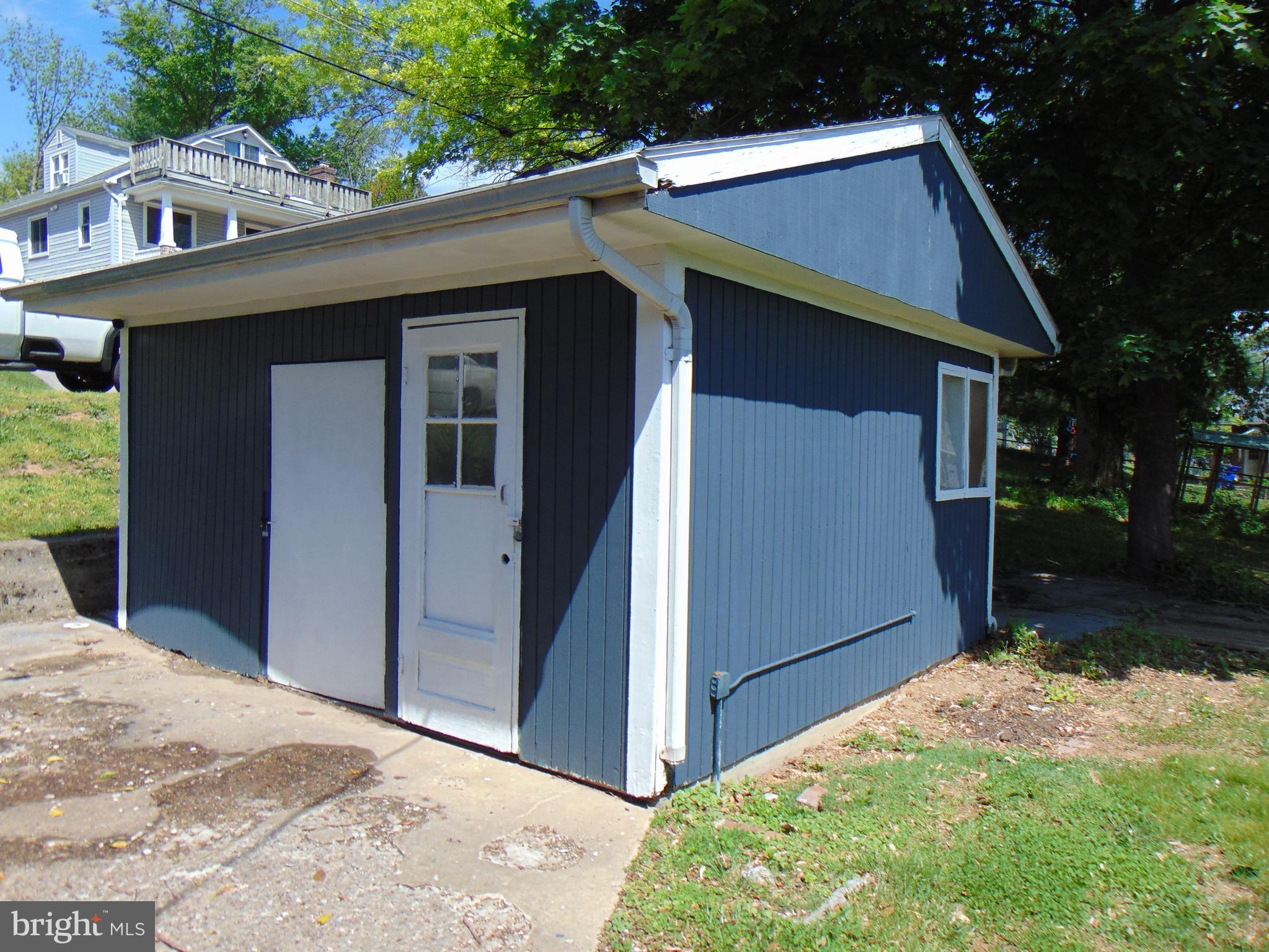 909 Oak Street Frederick, MD 21703 - Photo 31 of 34 Large Shed
