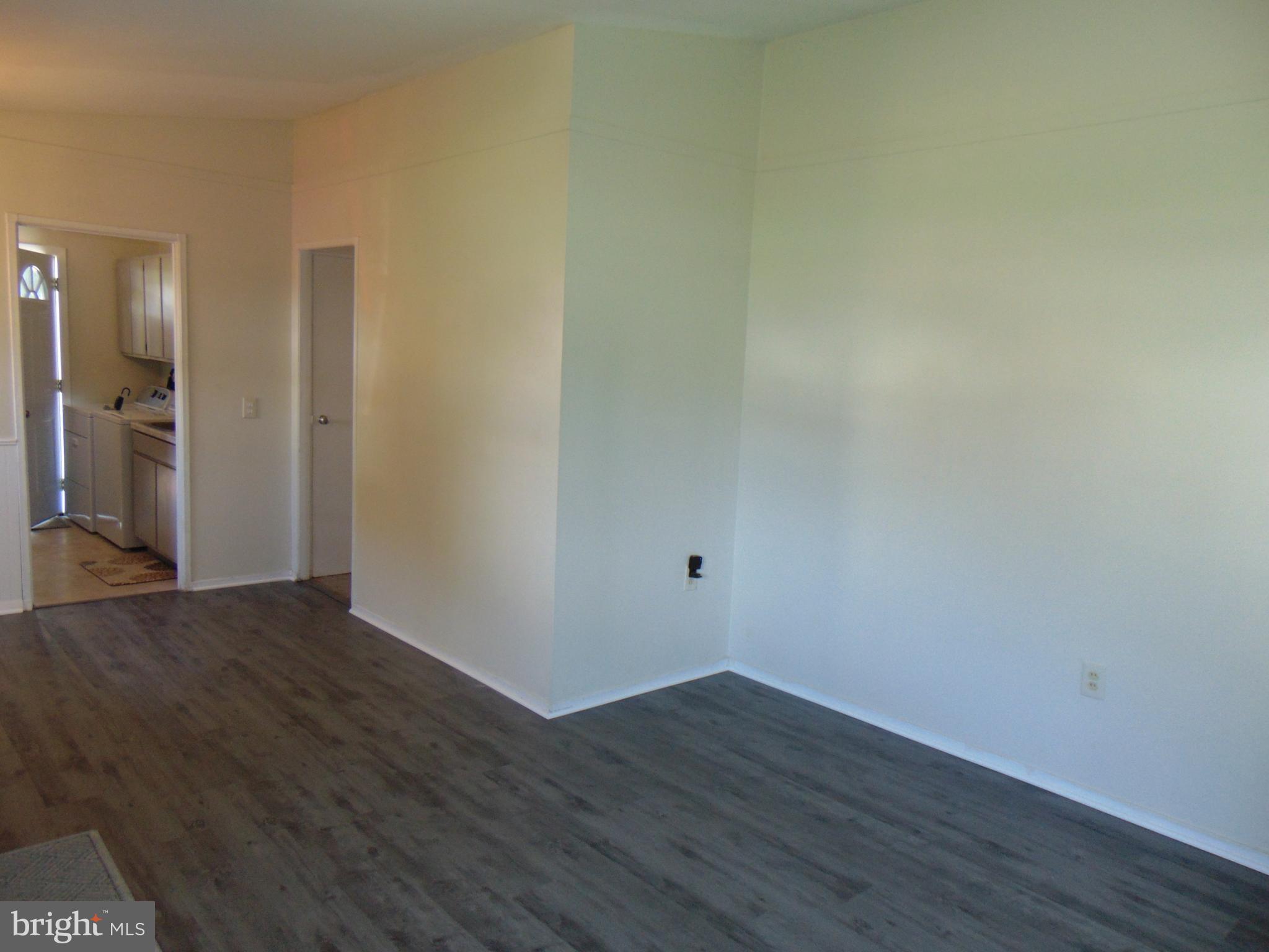 909 Oak Street Frederick, MD 21703 - Photo 4 of 34 Living Room