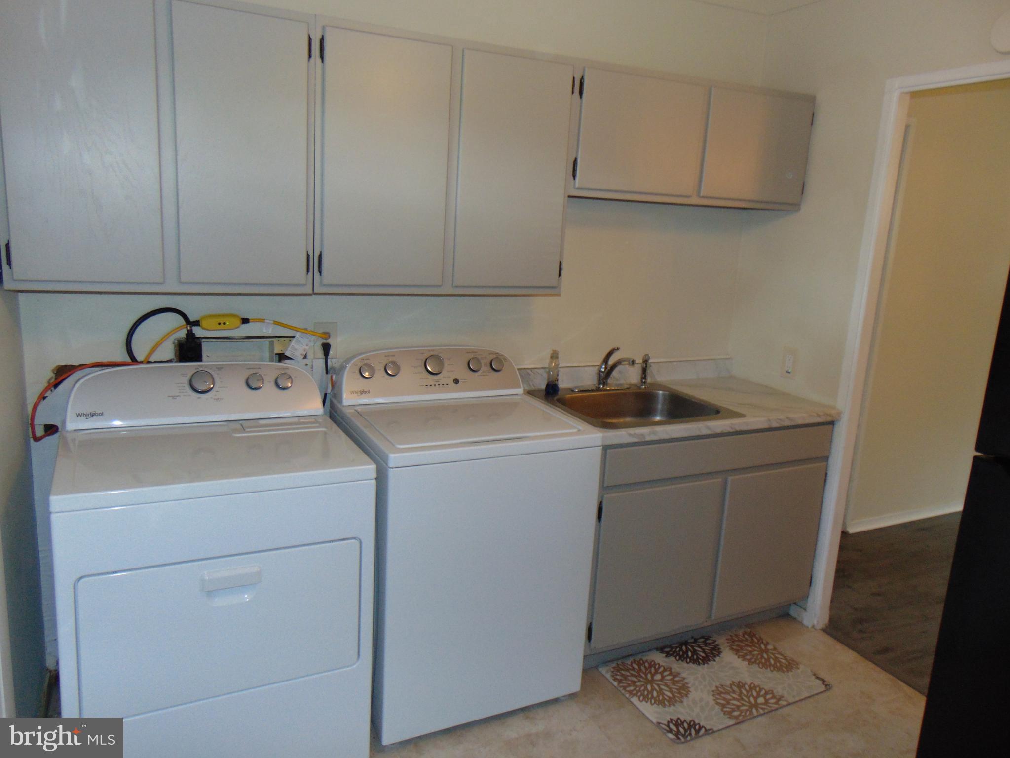 909 Oak Street Frederick, MD 21703 - Photo 5 of 34 Main Level Laundry