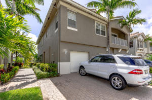 3012 Laurel Ridge Circle Riviera Beach, FL 33404 - Photo 12 of 35 11