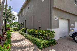 3012 Laurel Ridge Circle Riviera Beach, FL 33404 - Photo 6 of 35 1