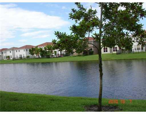 3012 Laurel Ridge Circle Riviera Beach, FL 33404 - Photo 7 of 35 Thousand Lakes