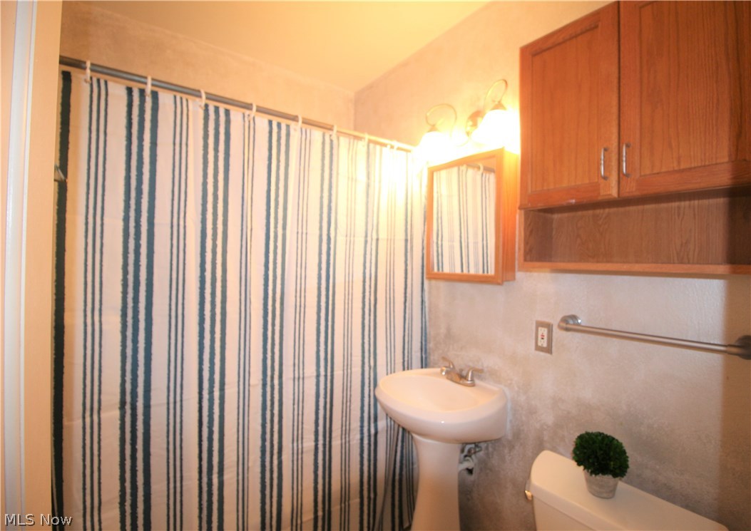 2233 Harding Road Cuyahoga Falls, OH 44223 - Photo 12 of 24