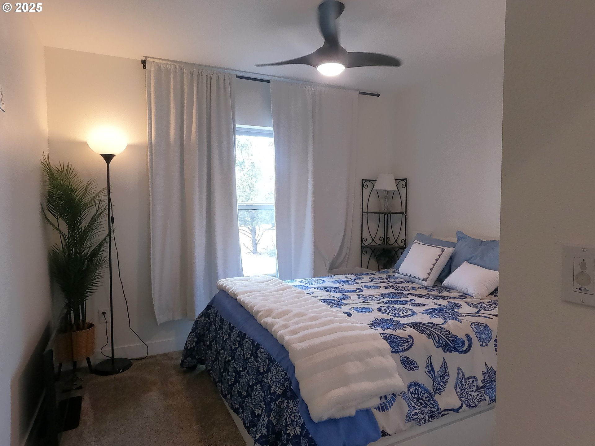 13422 Southwest Airfield Lane Culver, OR 97734 - Photo 30 of 42 a bedroom with a bed and a window