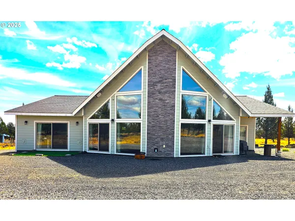 a view front of house with a yard