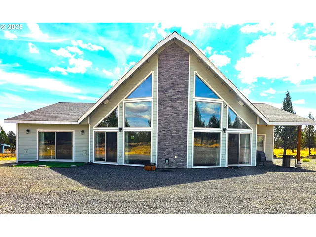 a view front of house with a yard