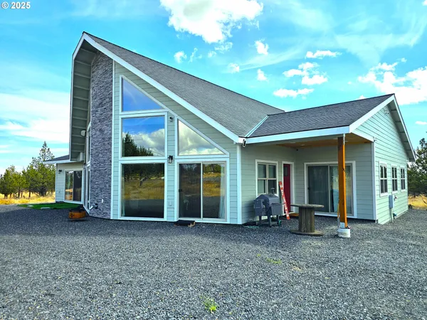 a view of a house with porch
