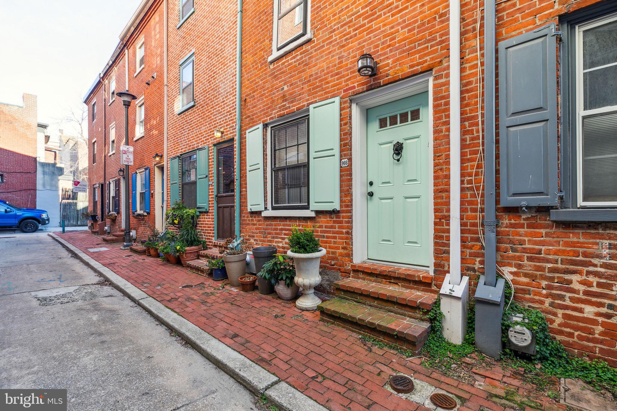 908 Waverly Street Philadelphia, PA 19147 - Photo 1 of 37