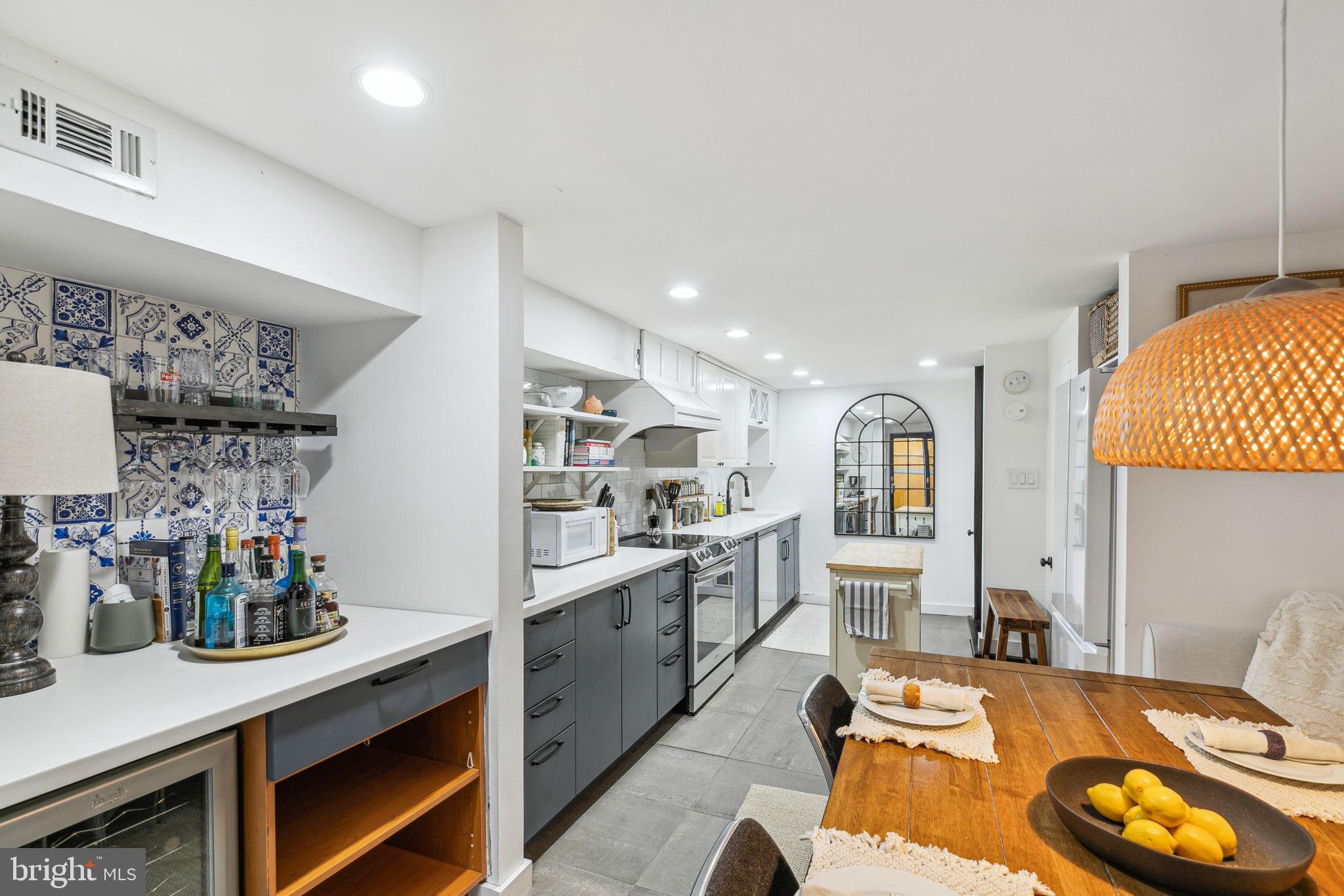 908 Waverly Street Philadelphia, PA 19147 - Photo 4 of 37