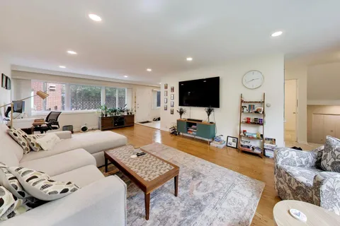 $3,250 | 370 Park Avenue, Unit E, Highland Park, IL 60035