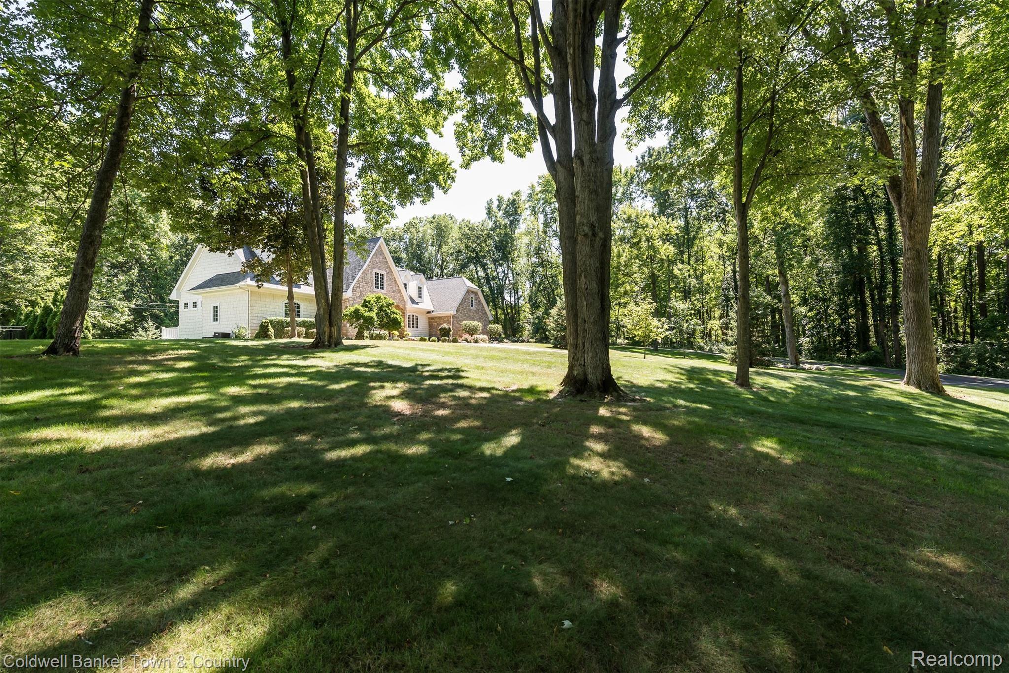 3095 Hunter Road Brighton, MI 48114 - Photo 3 of 92 DSC_2639.jpg