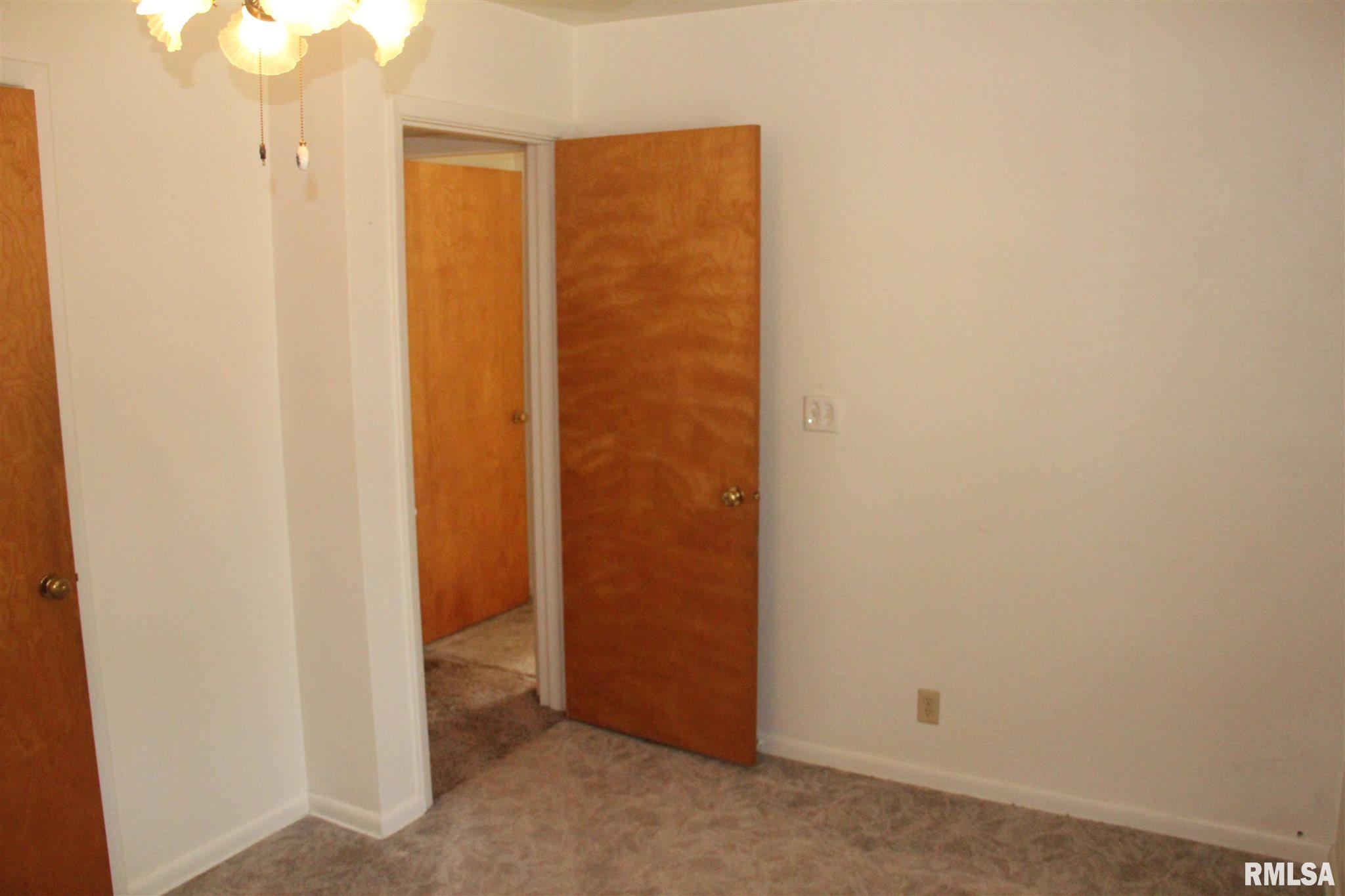 2416 Queensway Road Springfield, IL 62703 - Photo 20 of 41 Gallery Image 20