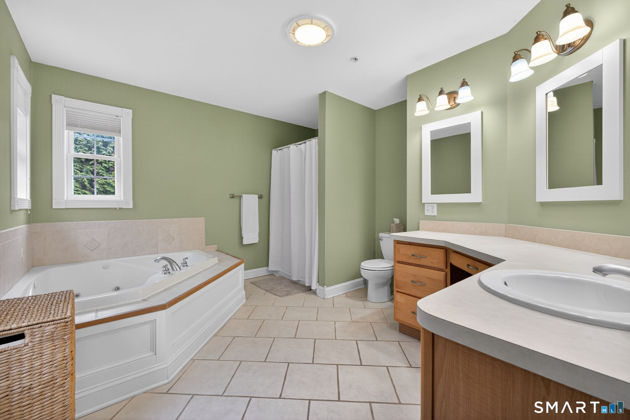 29 Boulder Ridge Southington, CT 06489 - Photo 20 of 40 a bathroom with a tub sink and mirror