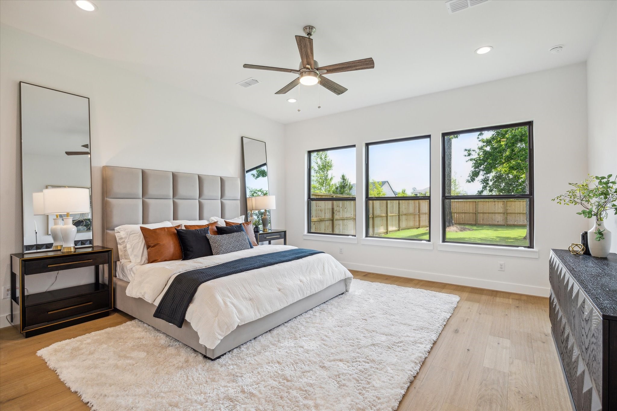 403 Venado View Court Conroe, TX 77304 - Photo 11 of 39 Primary Suite on the 1st floor.
