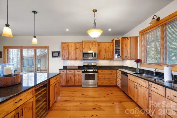 $1,249,000 | 277 Kestrel Court, Sapphire, NC 28774