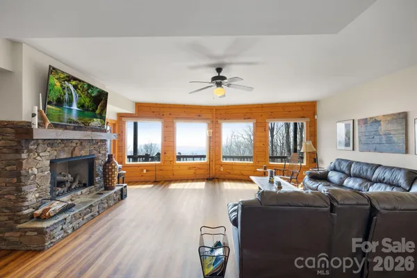 $1,249,000 | 277 Kestrel Court, Sapphire, NC 28774