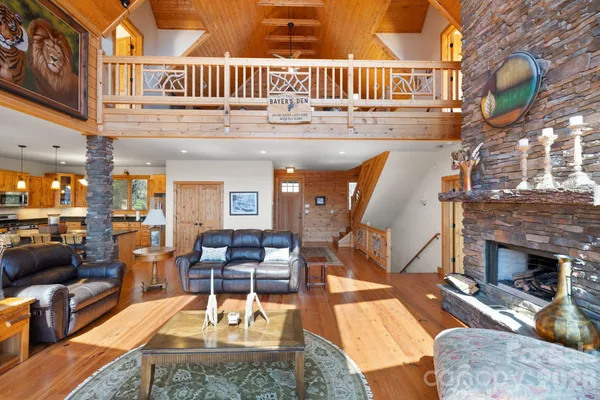 $1,249,000 | 277 Kestrel Court, Sapphire, NC 28774