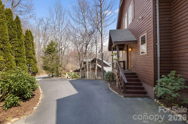 $1,249,000 | 277 Kestrel Court, Sapphire, NC 28774