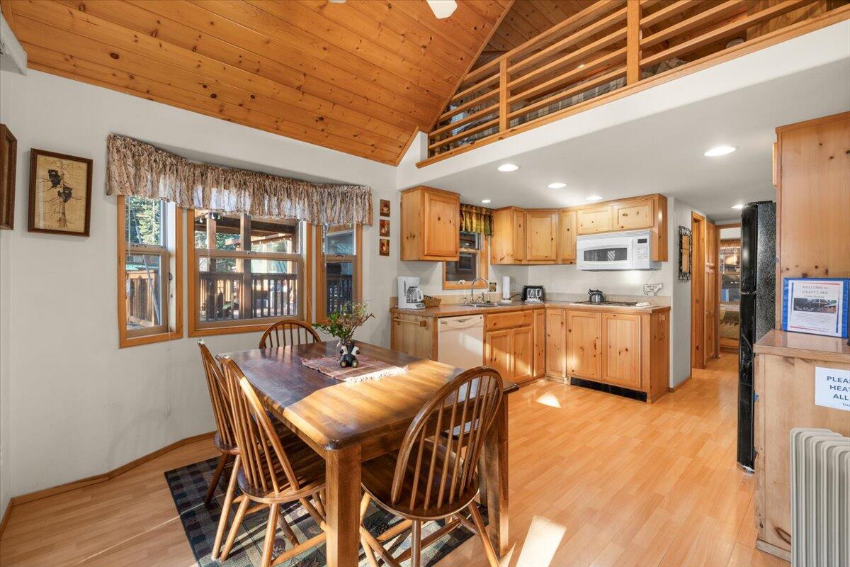 7900 Hyatt Prairie Road, Unit 25 Ashland, OR 97520 - Photo 8 of 20 D, K, Loft