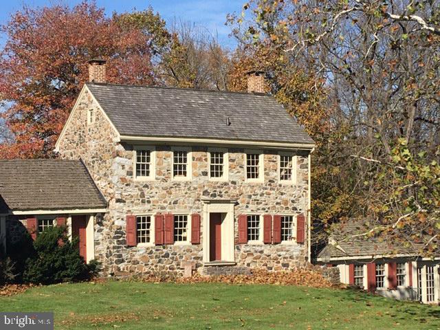 3 BR 1.1 BA Stone Farmhouse, circa 1732