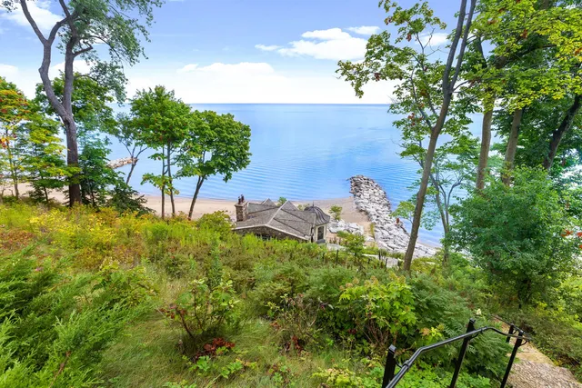 $9,600,000 | 347 Bluffs Edge Drive, Lake Forest, IL 60045