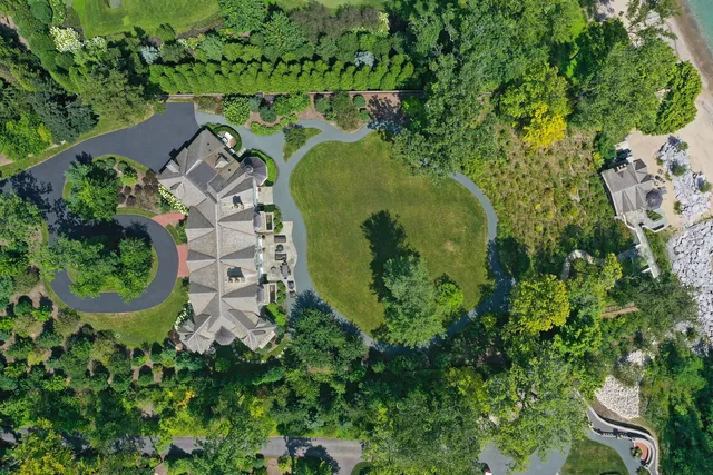 $9,600,000 | 347 Bluffs Edge Drive, Lake Forest, IL 60045