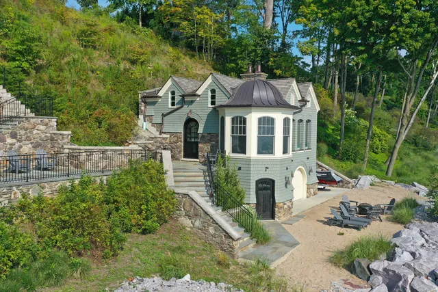 $9,600,000 | 347 Bluffs Edge Drive, Lake Forest, IL 60045