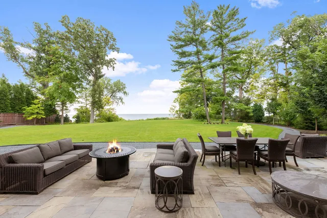 $9,600,000 | 347 Bluffs Edge Drive, Lake Forest, IL 60045
