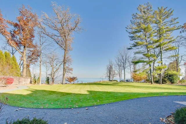 $9,600,000 | 347 Bluffs Edge Drive, Lake Forest, IL 60045