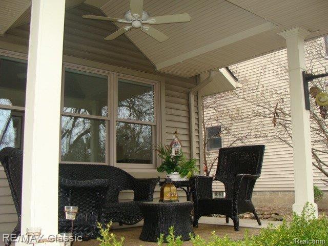 916 Roselawn Drive Rochester, MI 48307 - Photo 2 of 16 916 Roselawn 007