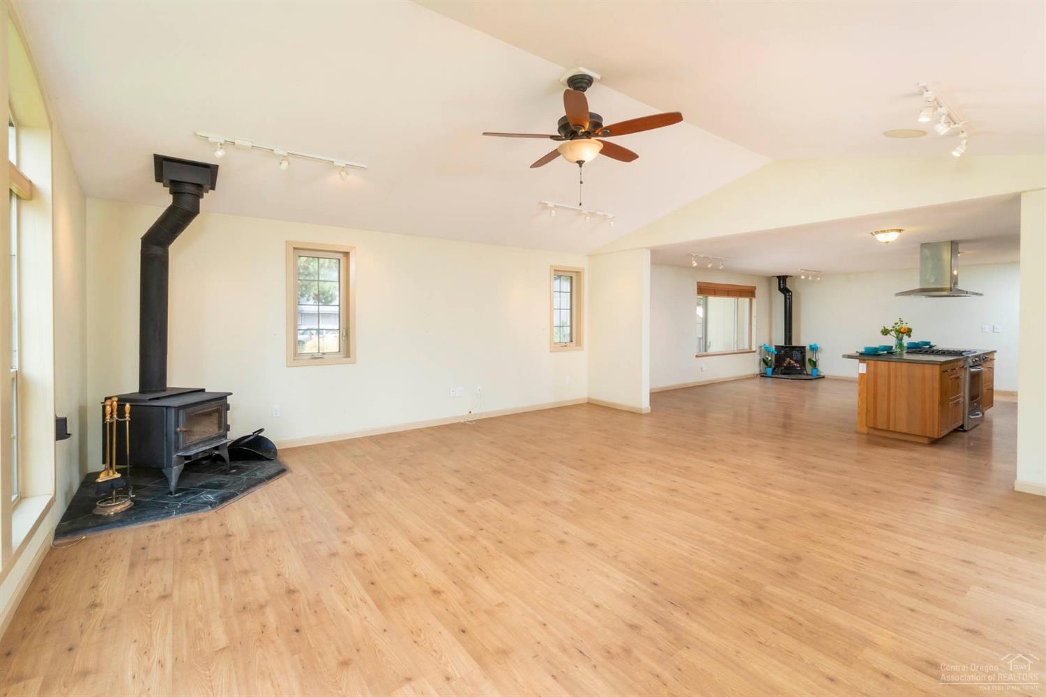 19222 Galen Road Bend, OR 97702 - Photo 11 of 23 Gallery Image 11