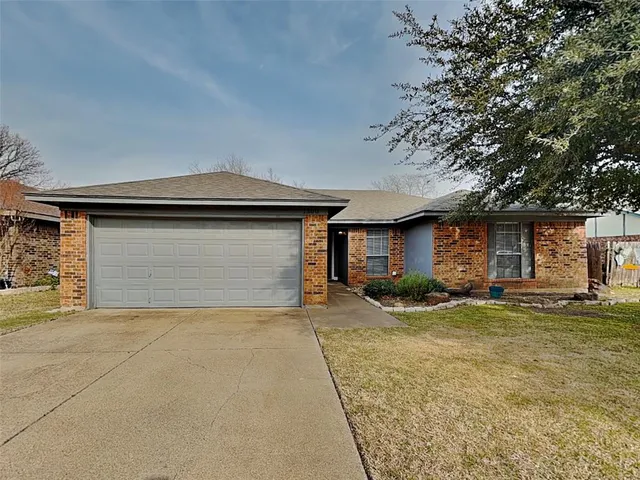 $249,000 | 1300 North Creek Drive, Saginaw, TX 76179
