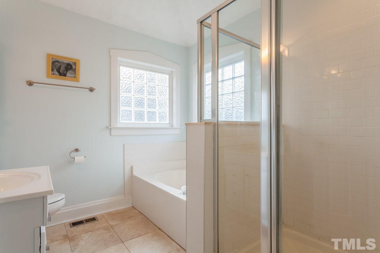 500 Frank Street Raleigh, NC 27604 - Photo 16 of 23 a bathroom with a bathtub and toilet