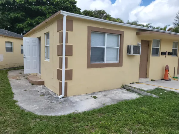 $1,550 | 224 North 57th Avenue, Unit 13, Hollywood, FL 33021