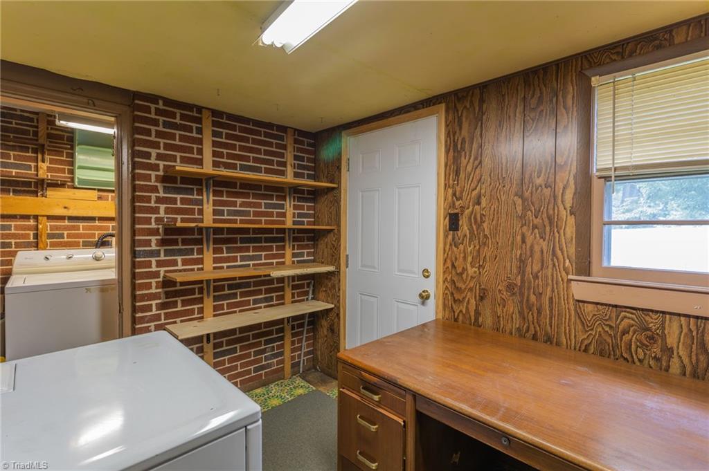 308 Melbourne Road Greensboro, NC 27405 - Photo 12 of 22 Laundry room