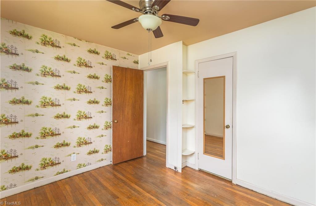 308 Melbourne Road Greensboro, NC 27405 - Photo 18 of 22 third bedroom