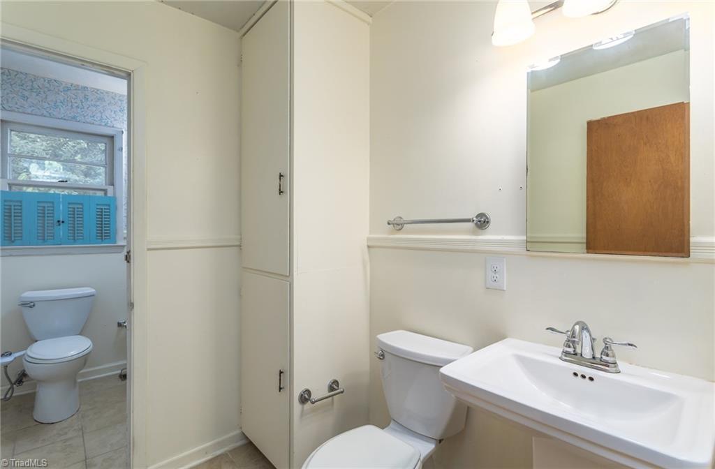 308 Melbourne Road Greensboro, NC 27405 - Photo 19 of 22 hall 1/2 bath
