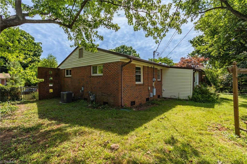 308 Melbourne Road Greensboro, NC 27405 - Photo 20 of 22 side view of home