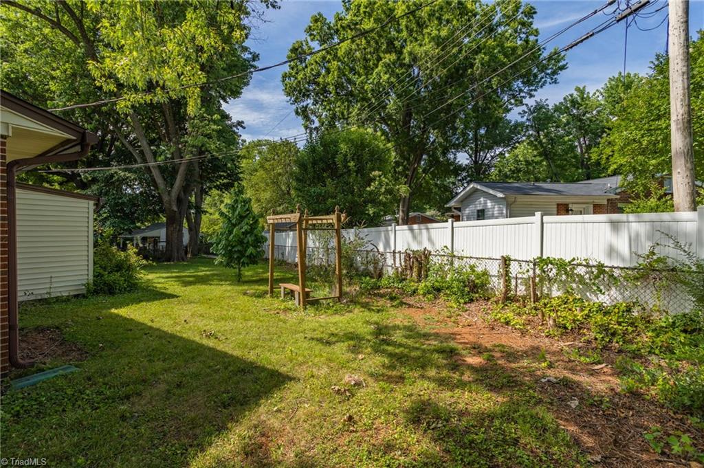 308 Melbourne Road Greensboro, NC 27405 - Photo 22 of 22 Generous back yard